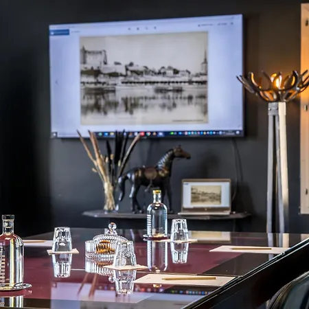 Hotell Mercure Bords De Loire 4*