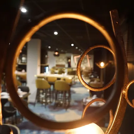 Mercure Bords De Loire 쏘뮤흐