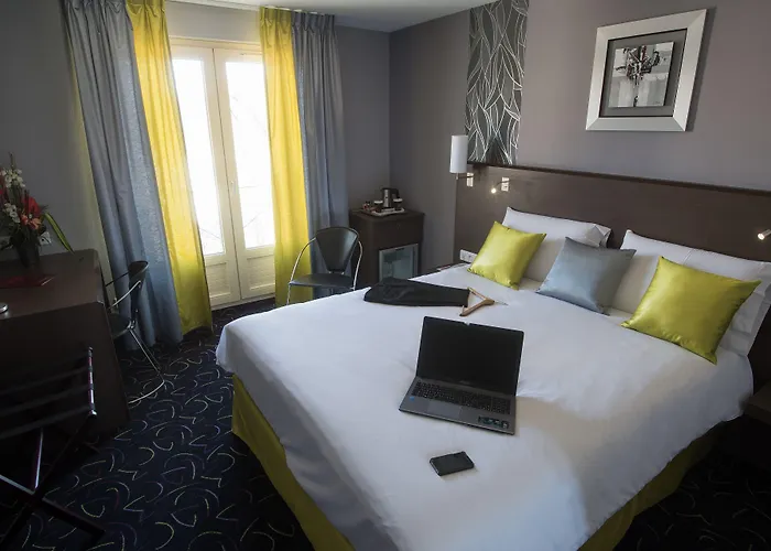 Mercure Bords De Loire 4* 쏘뮤흐