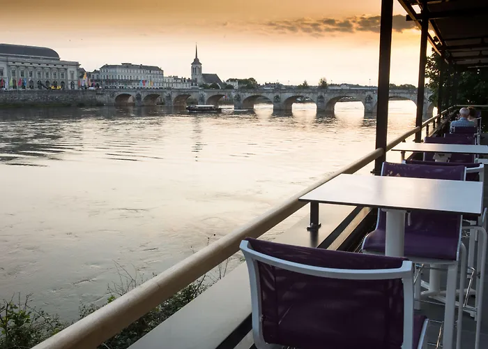 Mercure Bords De Loire 호텔 4*