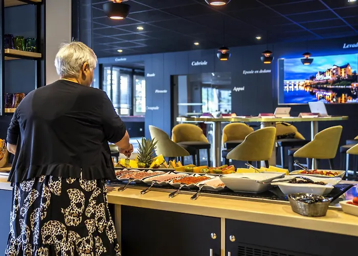 Mercure Bords De Loire 쏘뮤흐