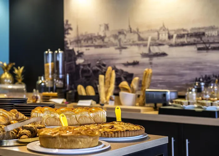 Mercure Bords De Loire 4* 쏘뮤흐