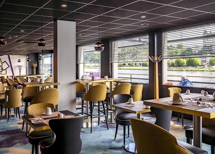 Mercure Bords De Loire 4* 쏘뮤흐