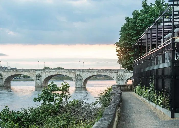 فندق مركيور بوردز دي لوير سومور